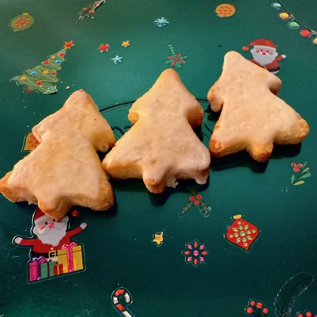 gâteau de Noel en forme de sapin avec glaçage à l'orange réalisé avec le robot Kitchenaid artisan